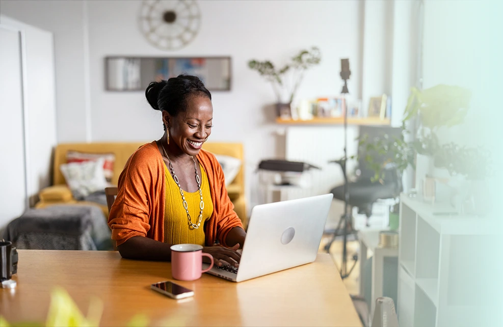 Agent meets with couple image