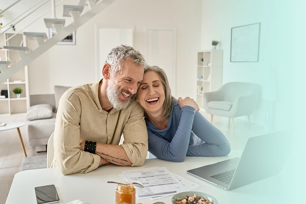 Agent meets with couple image